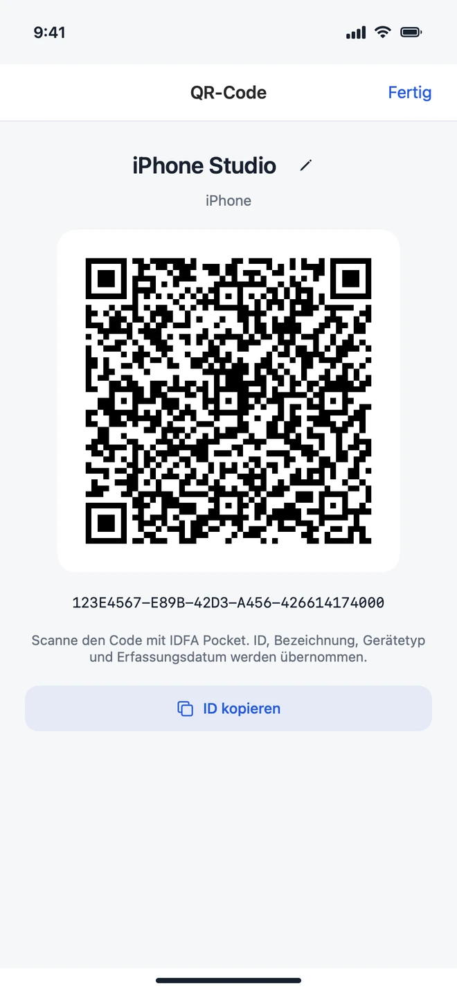 QR-Code einer fiktiven ID mit Gerätenamen in der iPhone-App.